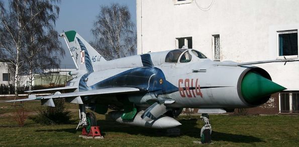 學院 MiG-21MF“波蘭空軍”1:48