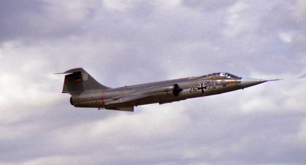 2 HN Ac Italeri F-104GS 星際戰鬥機 1.32