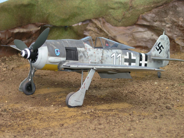 2a--HN-Ac-Airfix-Focke-Wulf-Fw-190F8A8-1.72