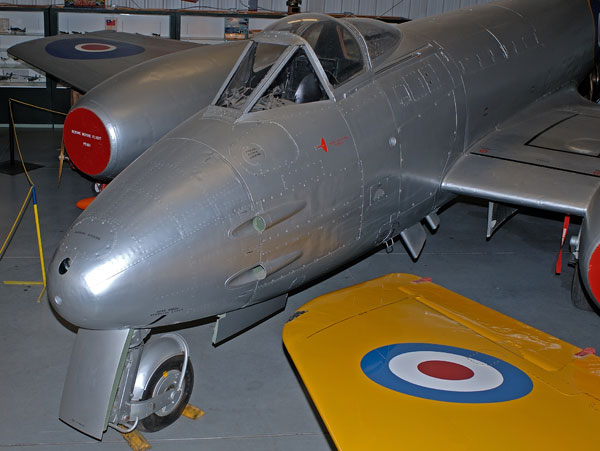 6-BN-Ac-HKM-Gloster-Meteor-F4-1