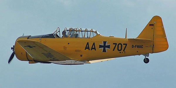 NA-T6 Luftwaffe-Warbird ภาพถ่ายโดย Kogo
