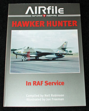 1-BR-Ac-AIRfile-Pub-Hawker-Hunter-en-RAF-Servicio