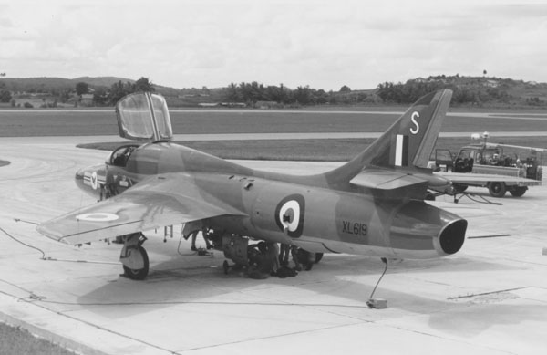 3 Mrd. Revell-LF-Modelle Hawker Hunter T7 Con Pt1