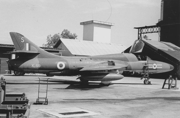 4 Mrd. Revell-LF-Modelle Hawker Hunter T7 Con Pt1