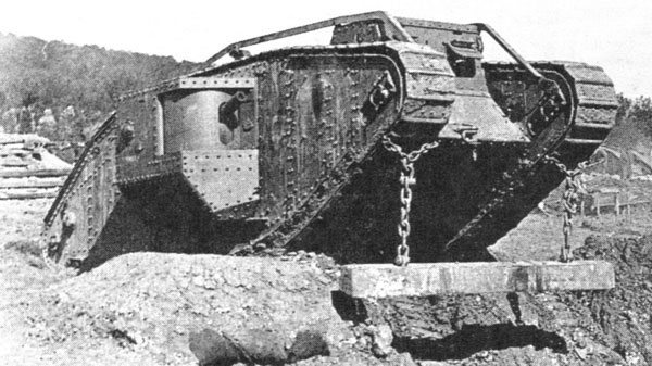 2-HN-Ar-Tamiya-WWI-British-Tank-MkIV-Mâle