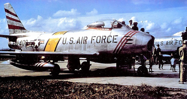第 36 戰鬥轟炸機中隊北美 F-86F-30-NA Sabre 52-4408 Itazuke 空軍基地，日本。 1954年