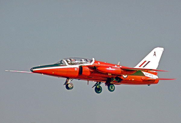 Folland Gnat T.1 XP515 de la RAF Central Flying School lorsqu'il était opérationnel à RAF Kemble en 1974 (Avec l'aimable autorisation de Ruth AS)