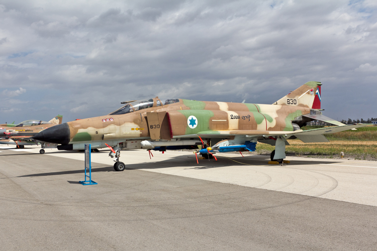 Força Aérea Israelense 201 Esquadrão F-4E Phantom II em Tel Nof, Dia da Independência 2013 a partir do qual o Kurnass 2000 foi desenvolvido