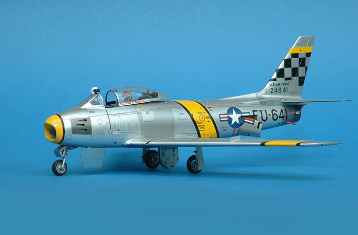 สถาบัน F-86F-30 เซเบอร์ 1:48