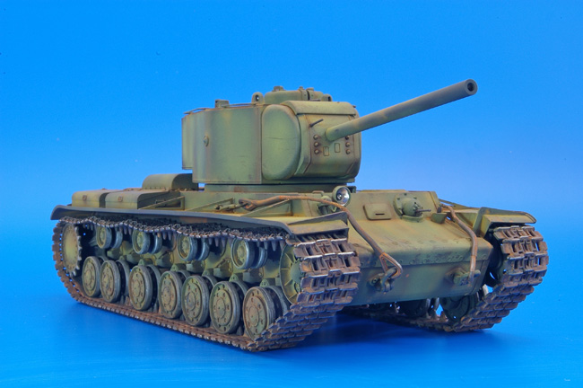 小号手 KV-220 俄罗斯虎，超重型坦克 1:35