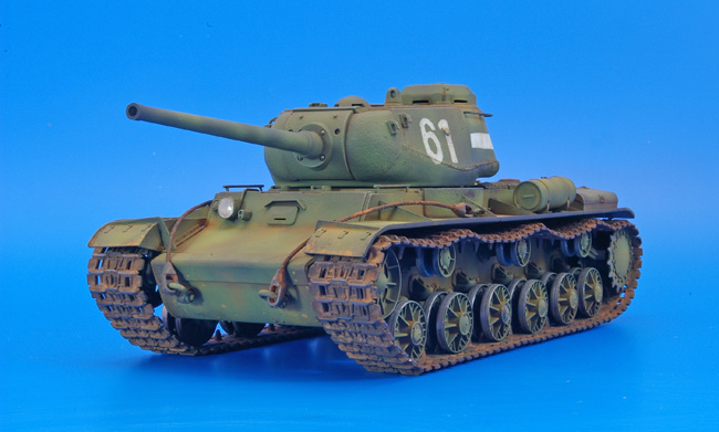 小号手 KV-220 俄罗斯虎，超重型坦克 1:35