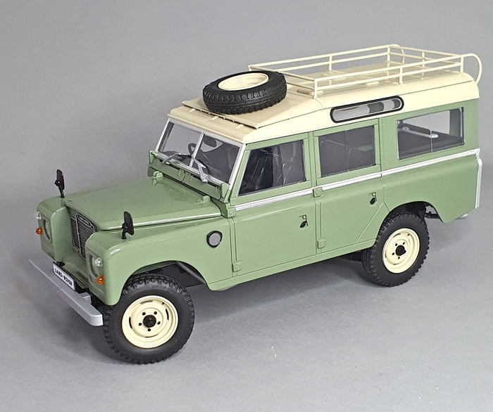 Revell Land Rover Series III LWB 1:24