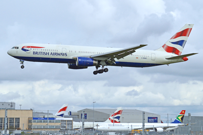 Боинг 767-336ER G-BNWZ British Airways рейс BA457