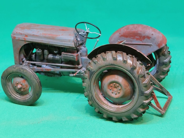Ferguson Petit Gris TE-20 traktor 1:24