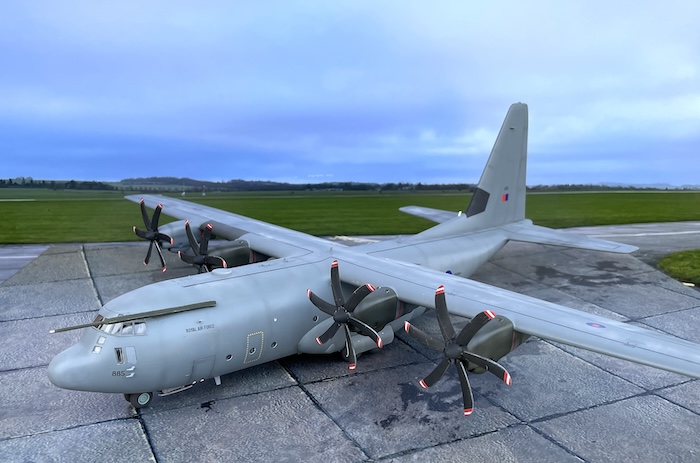 イタレリ ロッキード ハーキュリーズ C-130J C5 RAF 1:72